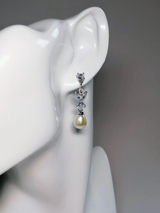 Kabantys auskarai vinukai su perlu